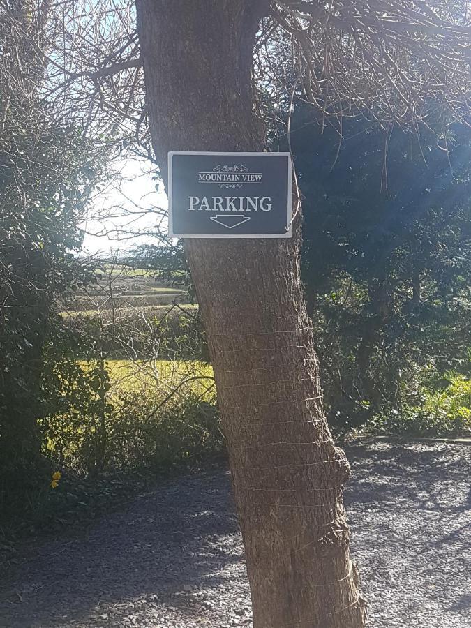 Mountain View Apartment - Short Drive To Beaches Bryngwran Exterior photo